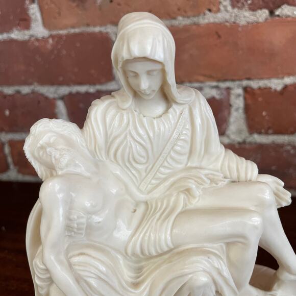 Vintage 7” Alabaster "Pietà" Sculpture by A. Giannetti – Made in Italy - Picture 2 of 6